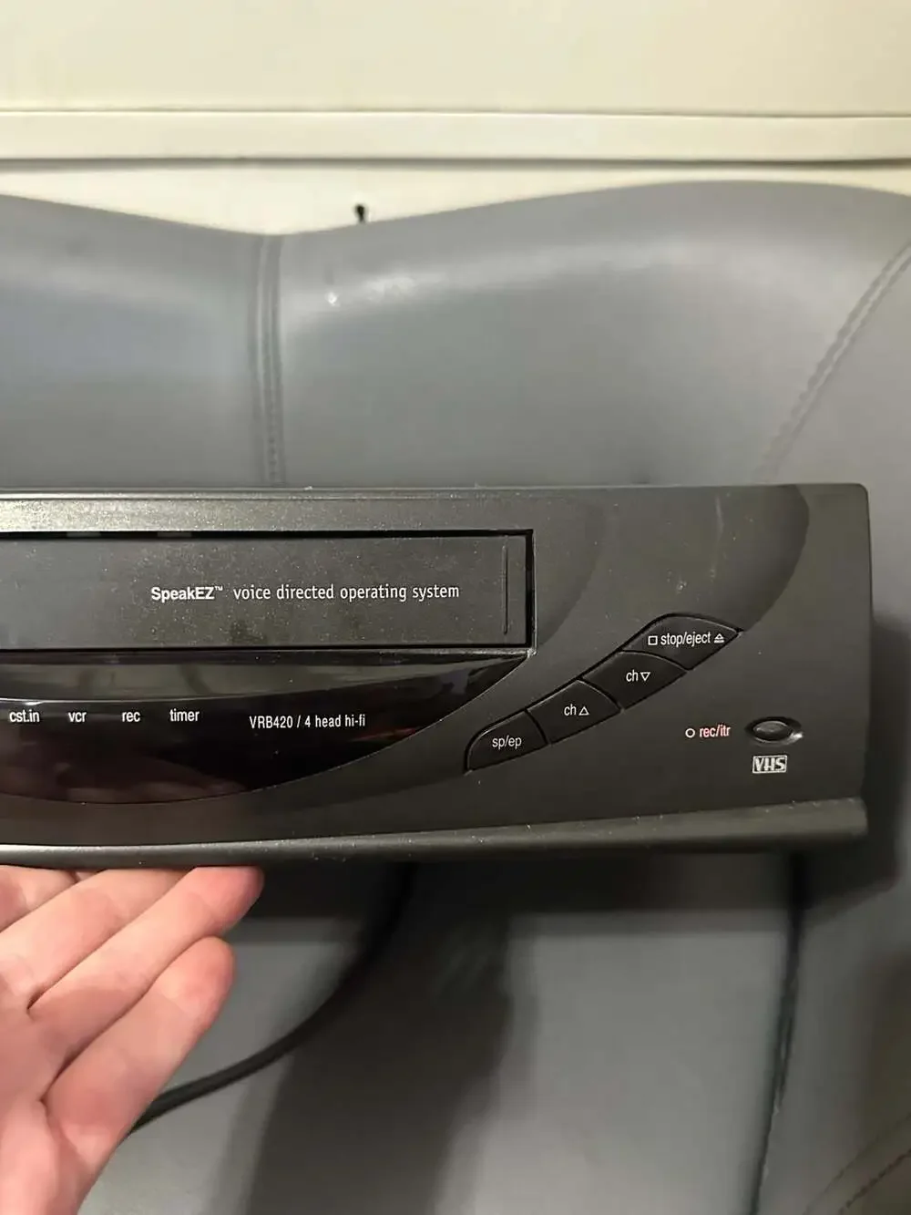 Zenith VRB420 4-Head Hi-Fi Stereo VHS VCR SpeakEZ Voice Directed Op System